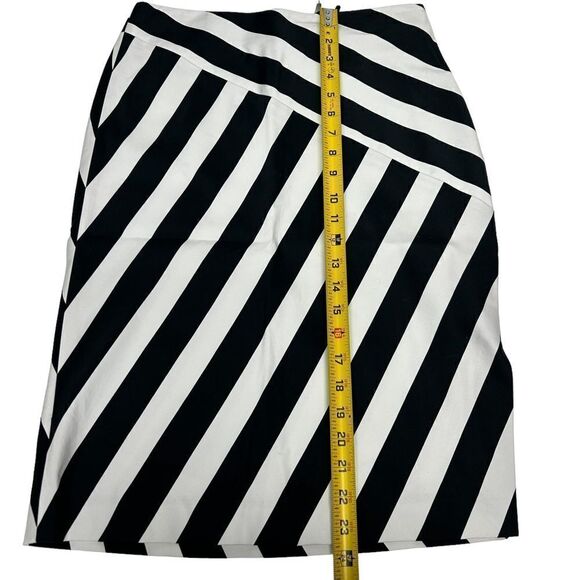 NWT Banana Republic Black and White Striped Pencil women’s Skirt 2 knee length - Picture 6 of 6